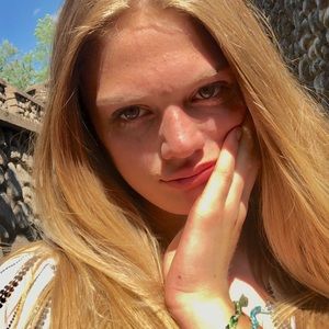 Meet your Posher, Rebecca